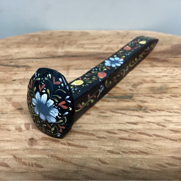 Beautiful vintage hand painted Railroad Spike - Flowers themed design - Unique - Picture 2 of 12